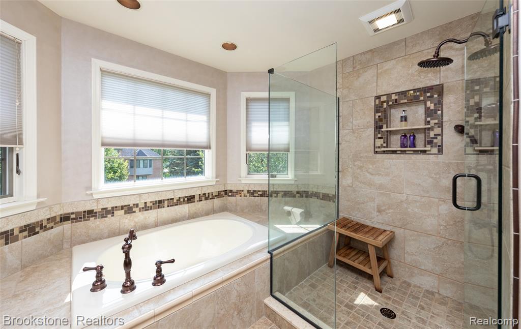 6871 Berry Pointe Drive, Clarkston, MI 48348 — Photo 31