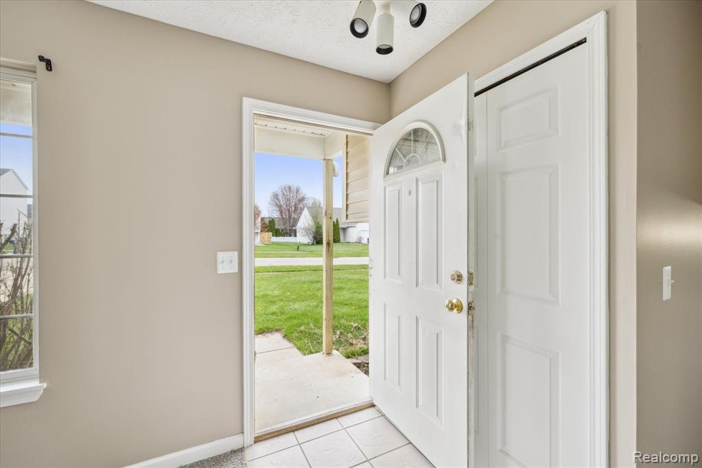 684 HAYSTACK Drive, Linden, MI 48451 — Photo 5