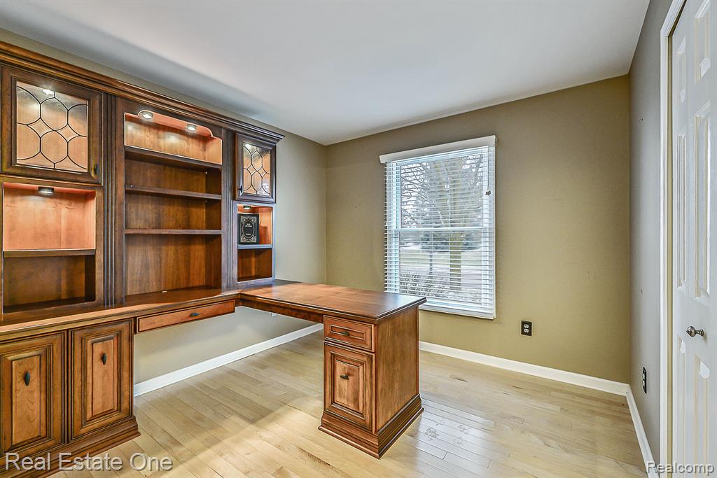 941 PERSIMMON Drive, Brighton, MI 48116 — Photo 24