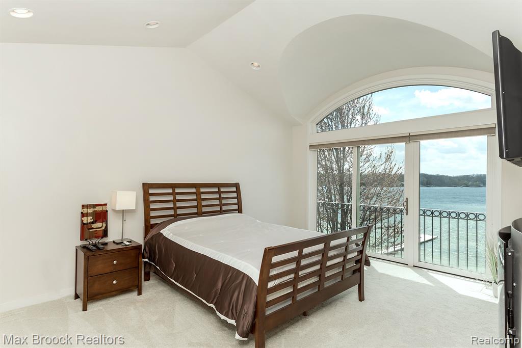 5681 SHORE Drive, Orchard Lake Village, MI 48324 — Photo 37