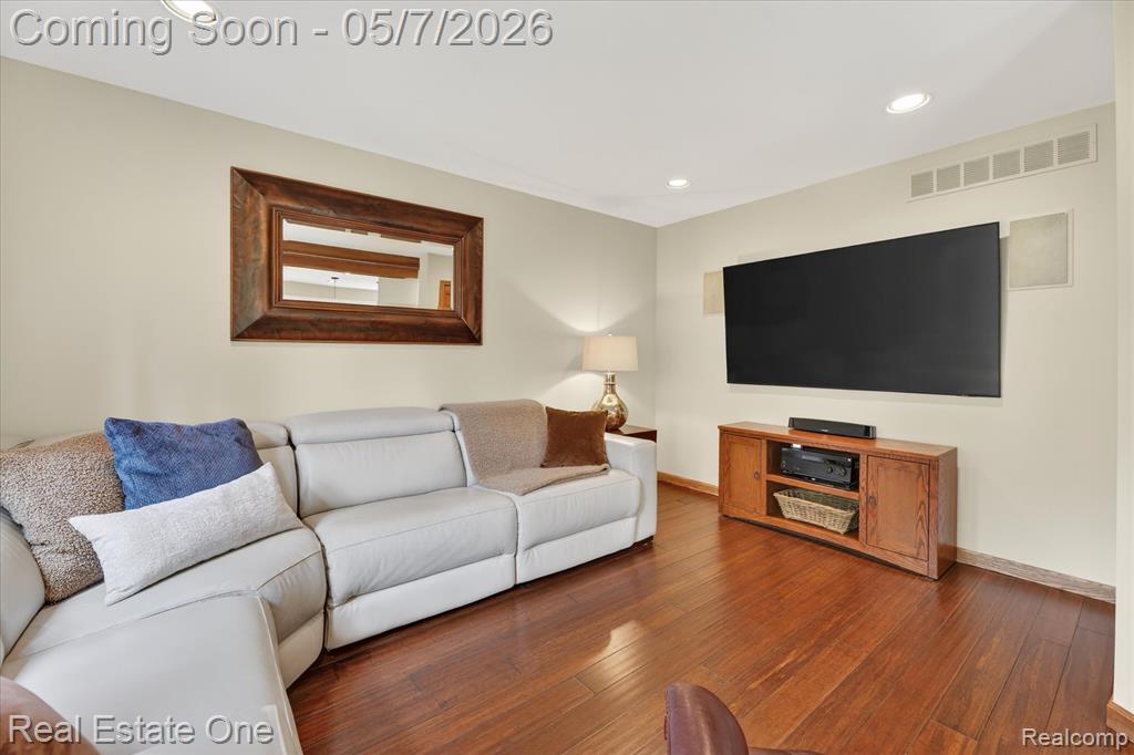 38967 Holsworth Court, Farmington, MI 48331 — Photo 24