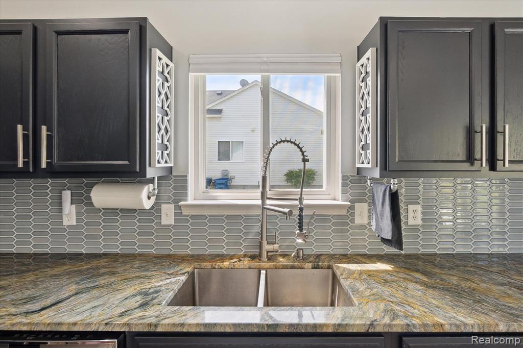 8072 LARK Lane, Grand Blanc, MI 48439 — Photo 16