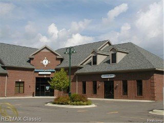 672 N MILFORD RD Road, Highland, MI — Photo 2