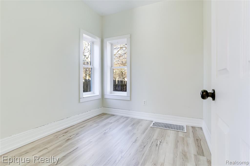 711 Stanton Street, Port Huron, MI 48060 — Photo 11