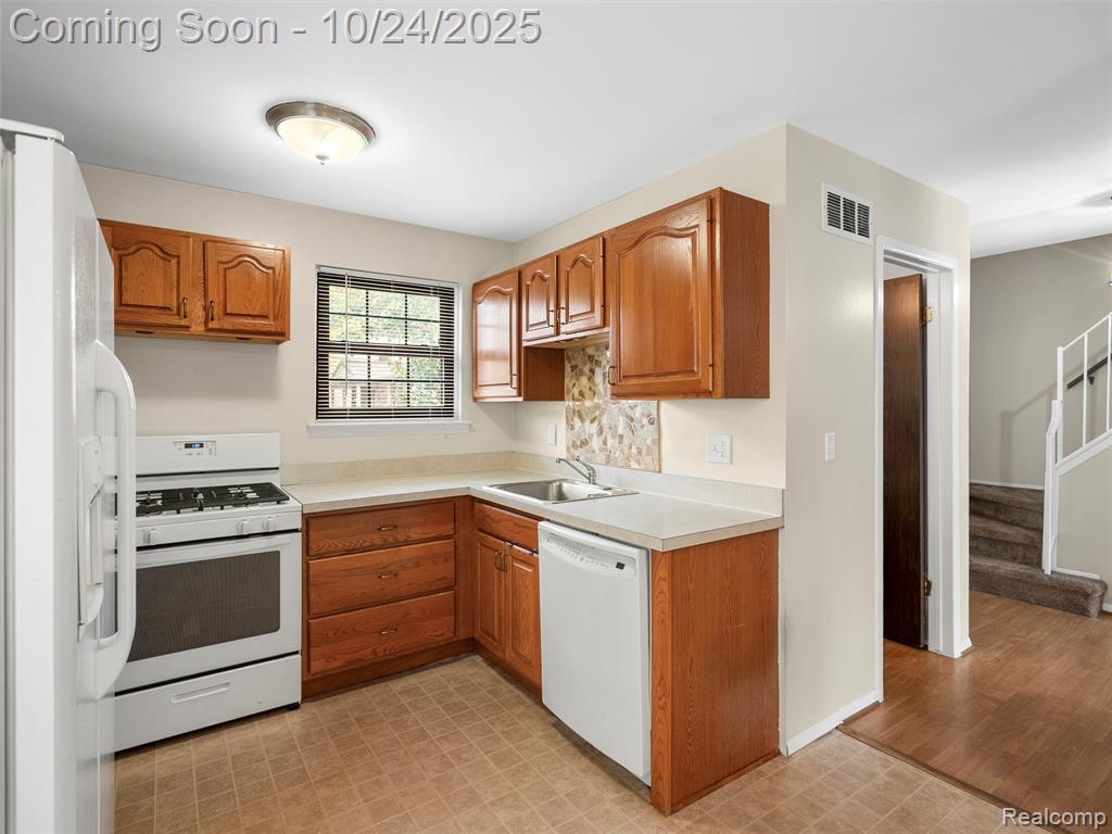 2844 Roundtree Drive, Troy, MI 48083 — Photo 15
