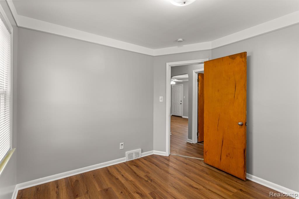 8306 HELEN, Center Line, MI 48015 — Photo 17