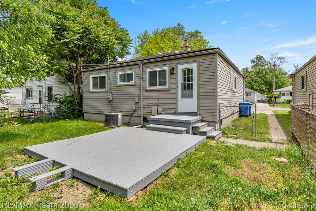 4652 Raymond Avenue, Dearborn Heights, MI 48125 — Photo 26