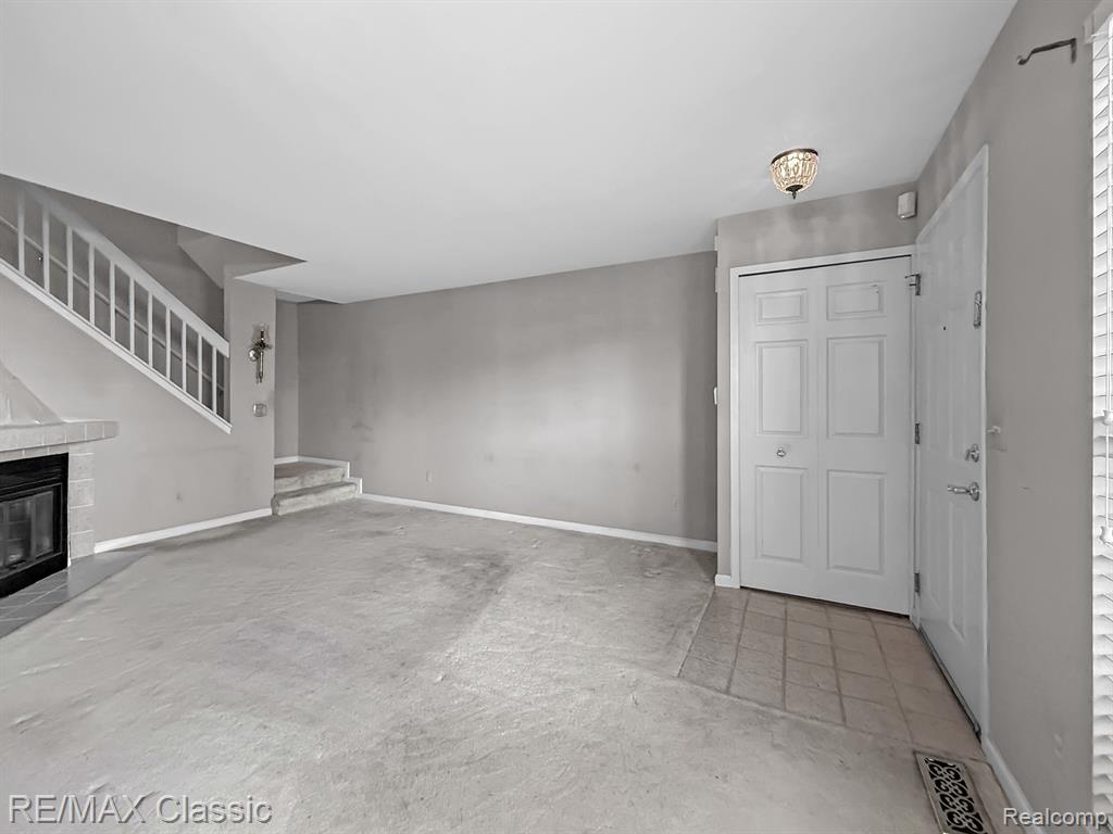 38861 Country Circle, Farmington Hills, MI 48331 — Photo 10