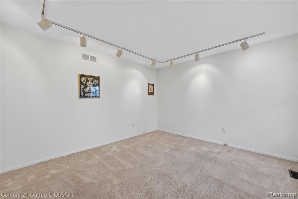 7307 Danbury Drive, West Bloomfield, MI — Photo 19
