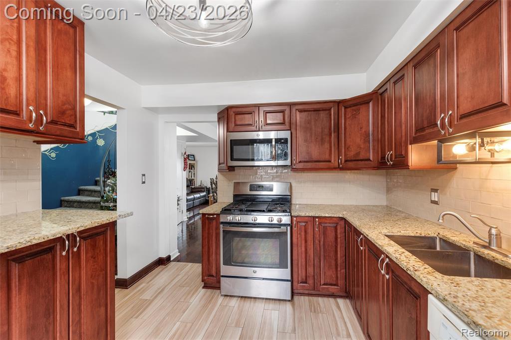 8114 Clay Court, Sterling Heights, MI 48313 — Photo 9