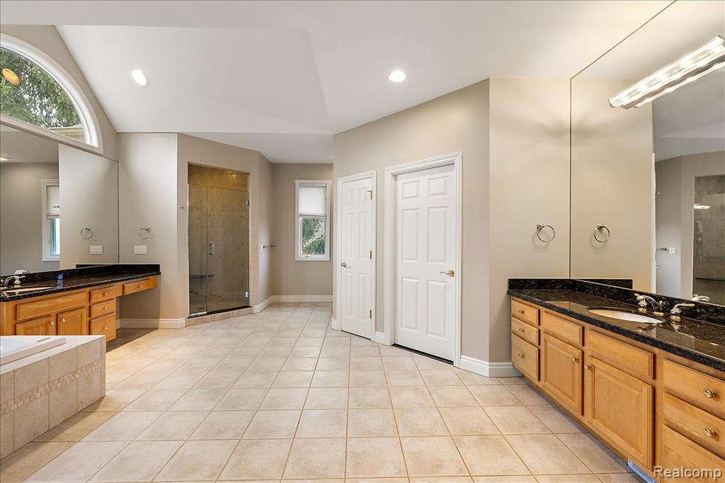 3725 Mountain Laurel Court, Oakland, MI — Photo 32
