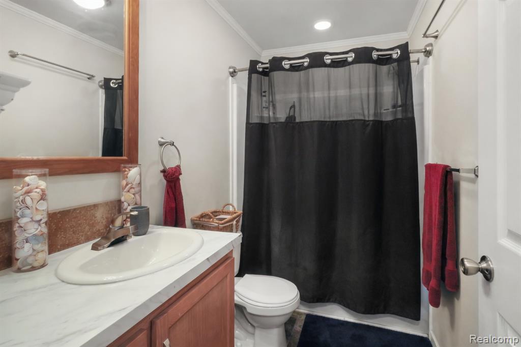11160 Walden Court, South Lyon, MI 48178 — Photo 16