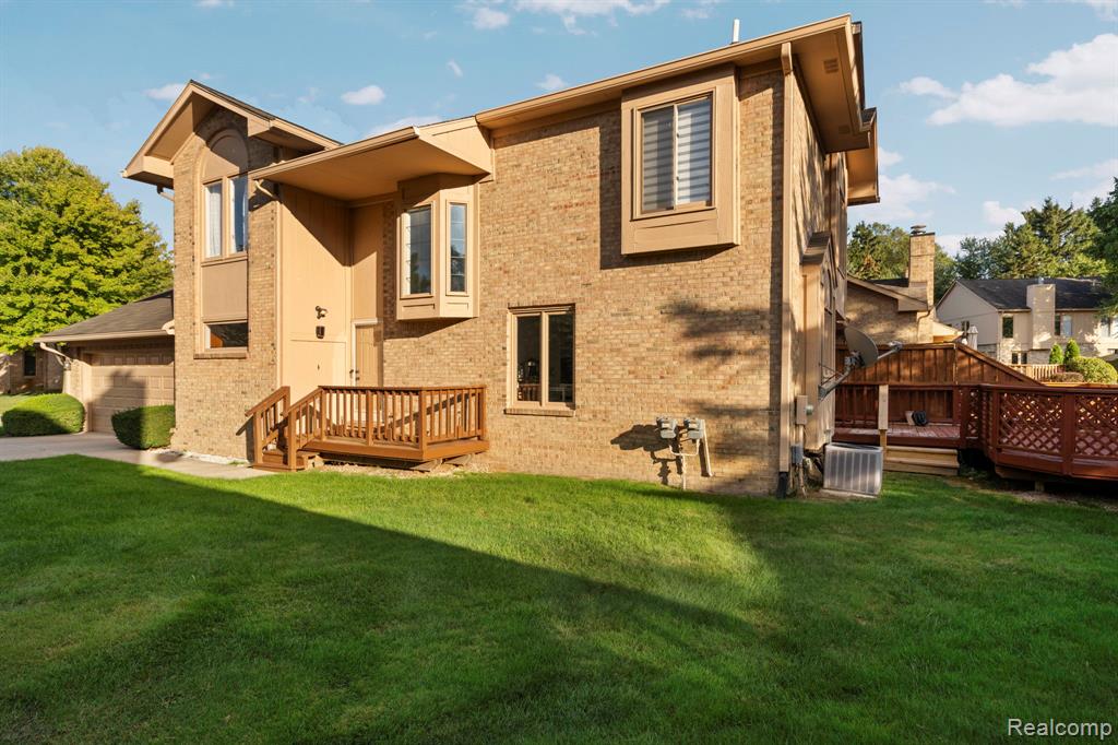 35375 Blue Spruce Drive, Farmington Hills, MI 48335 — Photo 44