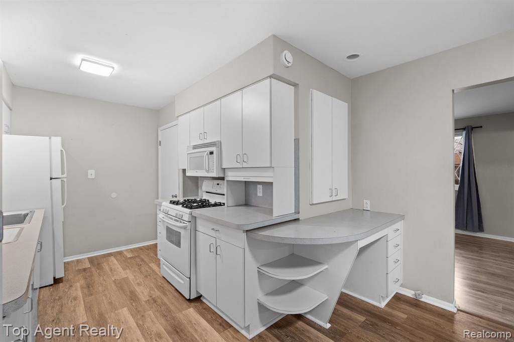9001 Shannon Drive, Sterling Heights, MI 48314 — Photo 5