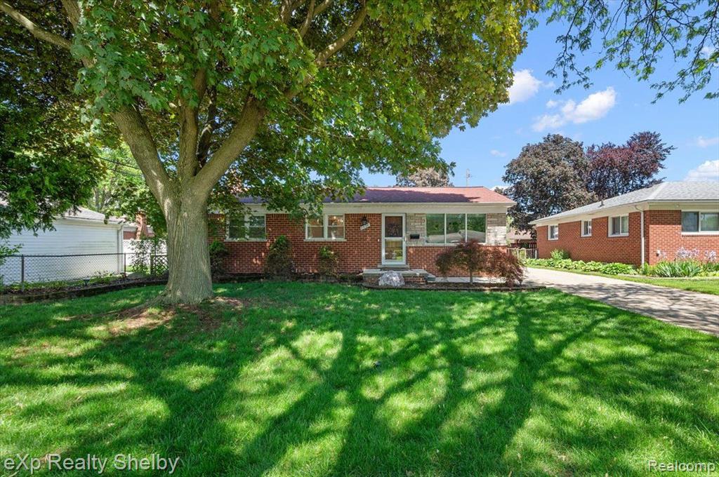 8929 HEADLEY Drive, Sterling Heights, MI 48314 — Photo 2