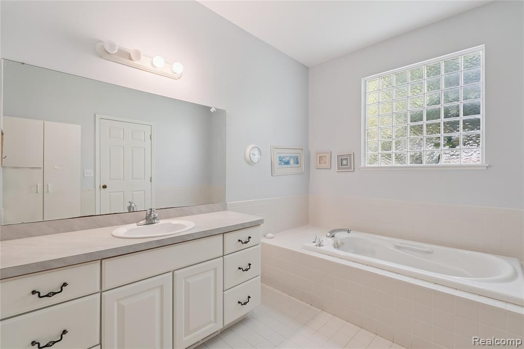 1441 Remsing Street, Hartland, MI 48353 — Photo 27