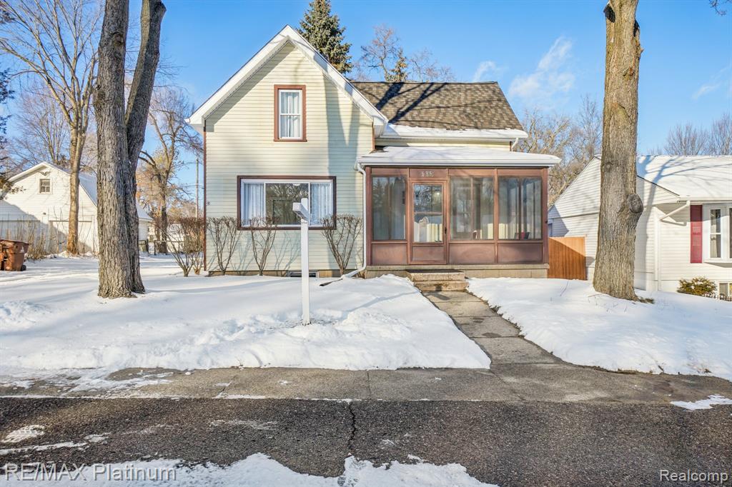 635 E Unadilla Street E, Pinckney, MI 48169 — front exterior