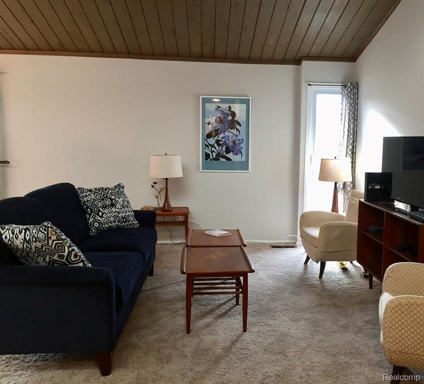 2405 Packard Street - Photo 2