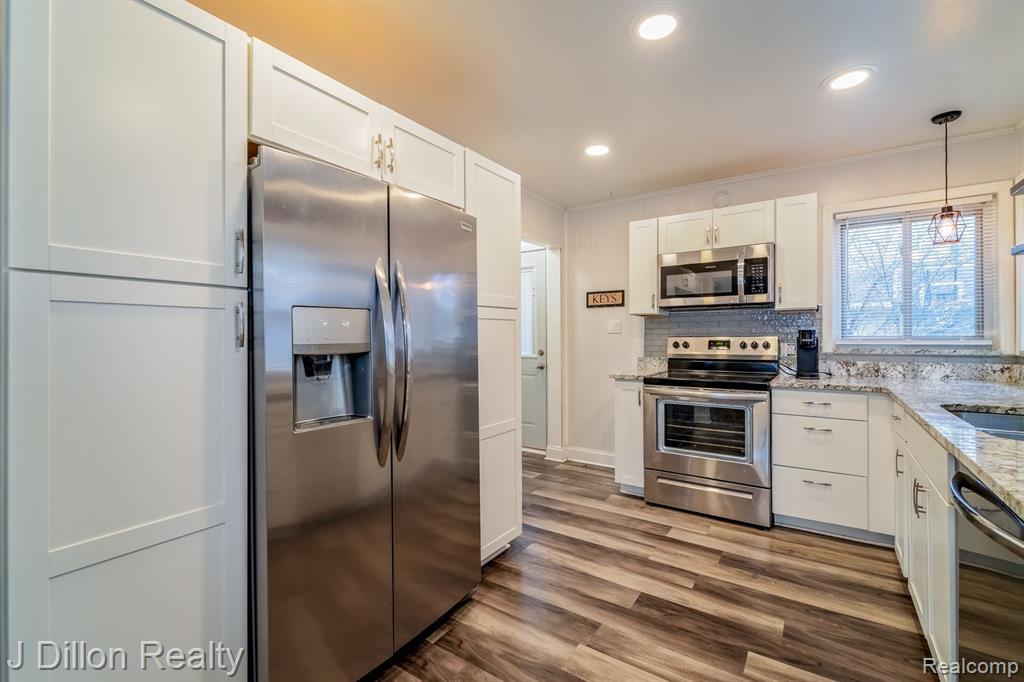 9371 MERRIMAN Road, Livonia, MI 48150 — Photo 29