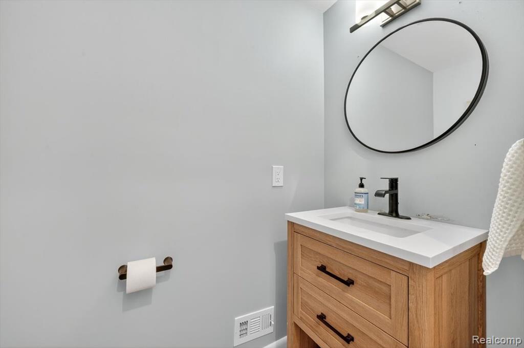928 Hampstead Lane, Rochester Hills, MI 48309 — Photo 16