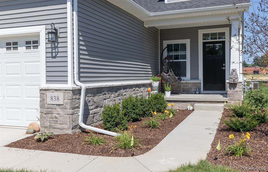 702 Ander Lane, 87, White Lake, MI — Photo 2