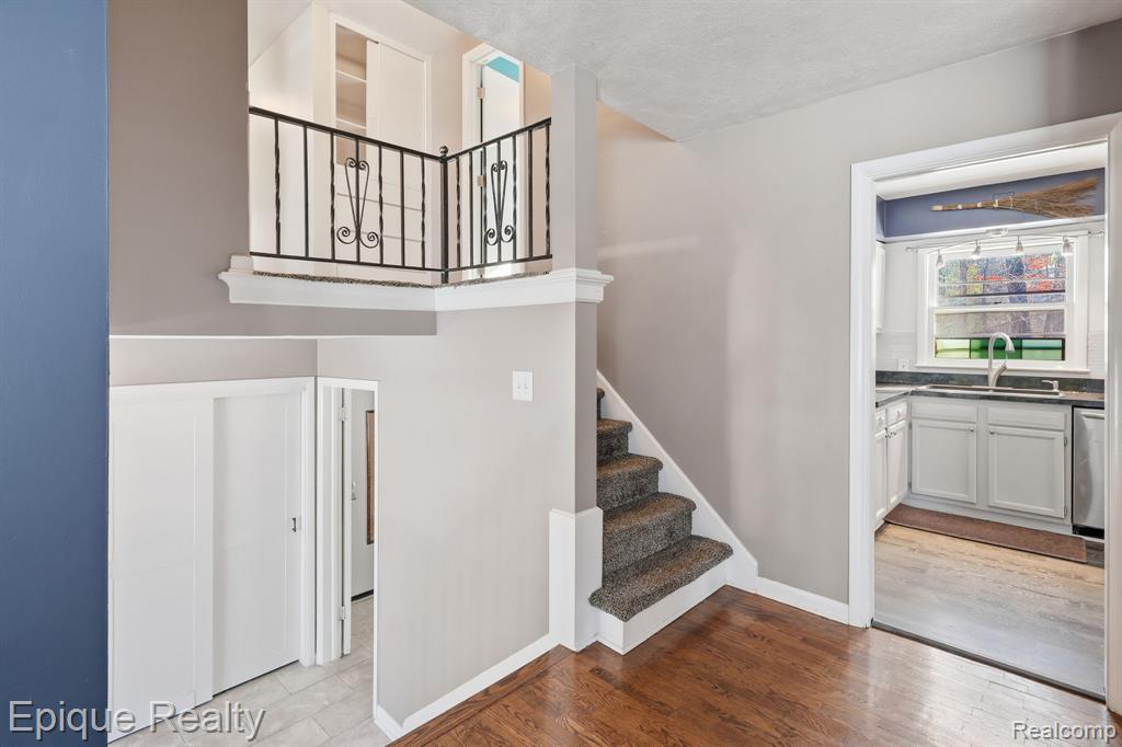 4448 Greenwood Drive, Okemos, MI 48864 — Photo 4