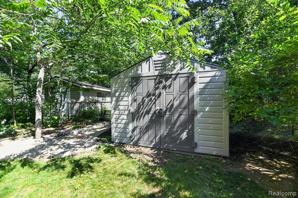 554 Bluewater Drive, Holly, MI 48442 — Photo 7