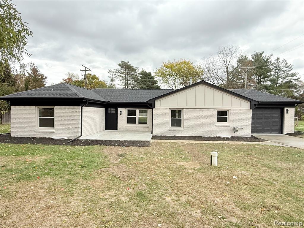 42 Sterling Drive, Lapeer, MI 48446 — front exterior
