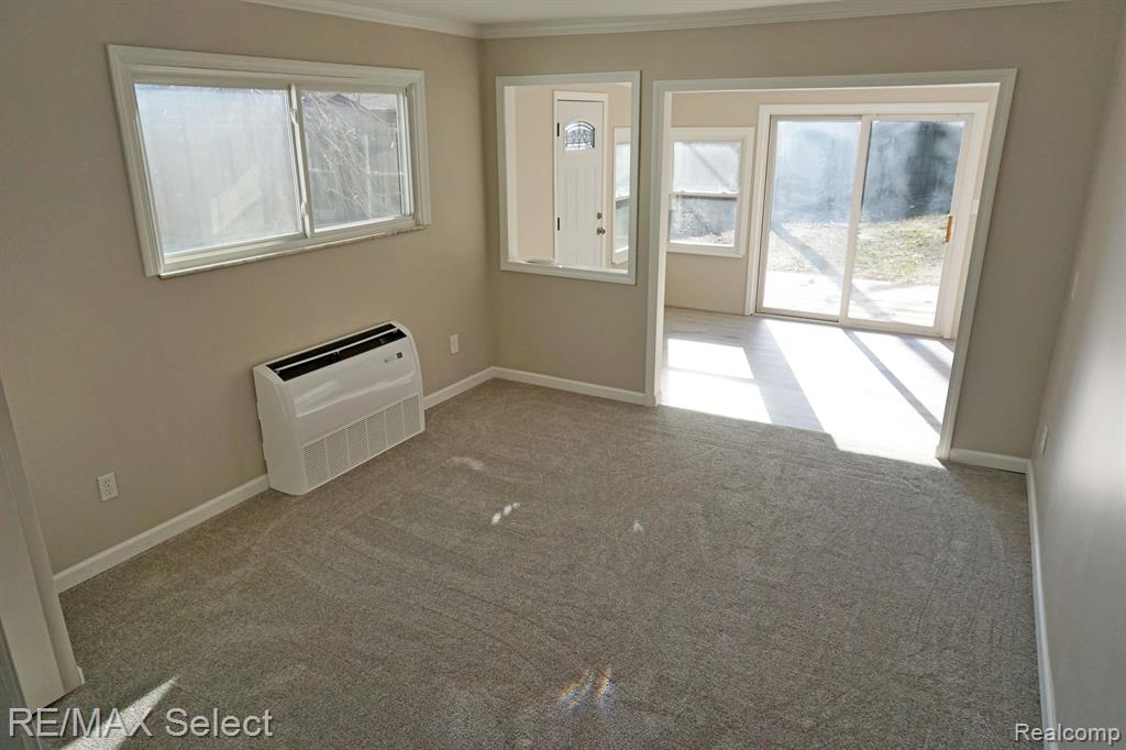 570 SHOREVIEW Drive, Waterford, MI 48328 — Photo 16