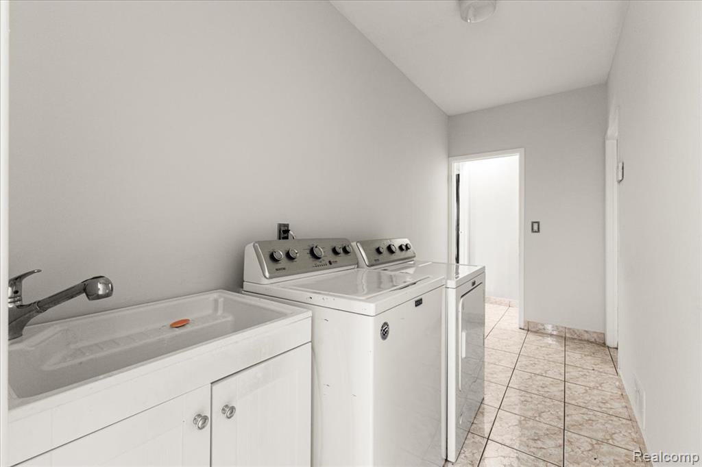 4226 Angeline Drive, Sterling Heights, MI 48310 — Photo 25