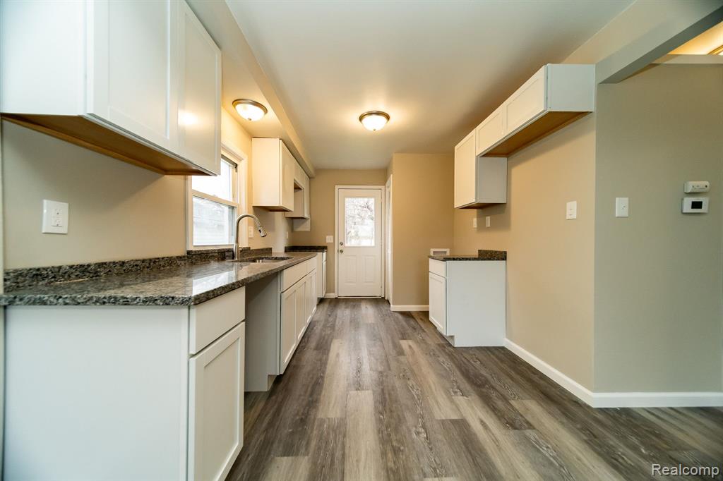 634 W HARWOOD Avenue, Madison Heights, MI 48071 — Photo 7
