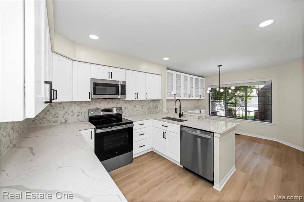 6027 Pebble Lane Court, West Bloomfield, MI — Photo 17