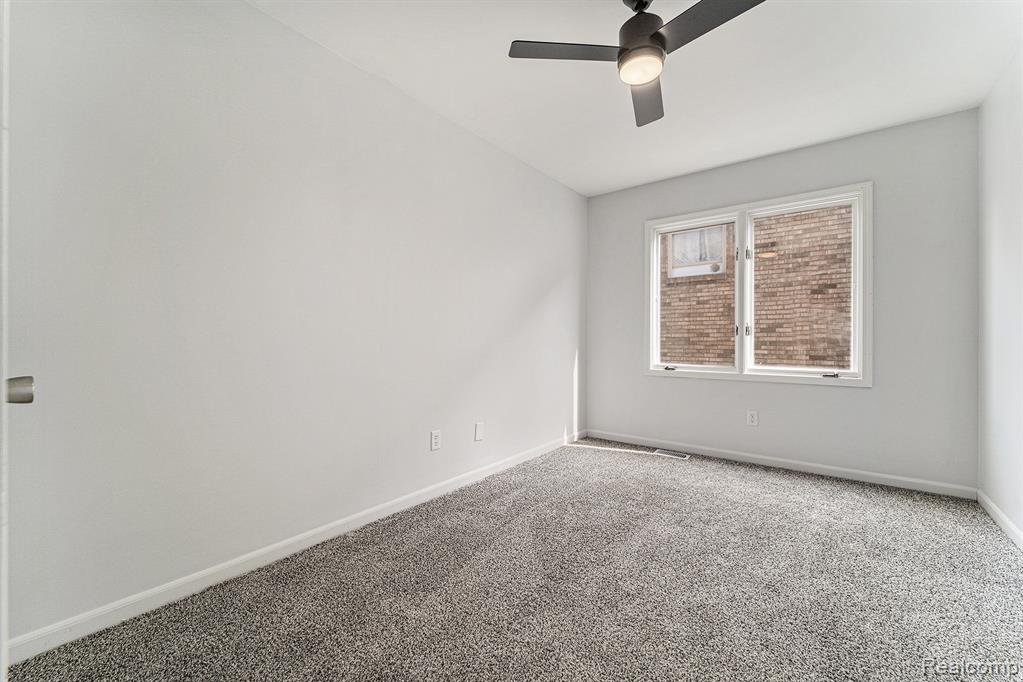 6075 N VERNON Street, Dearborn Heights, MI 48127 — Photo 24