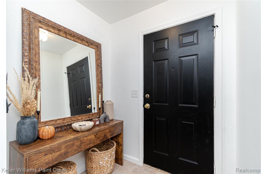 867 Amanda Lane, Pontiac, MI 48340 — Photo 3