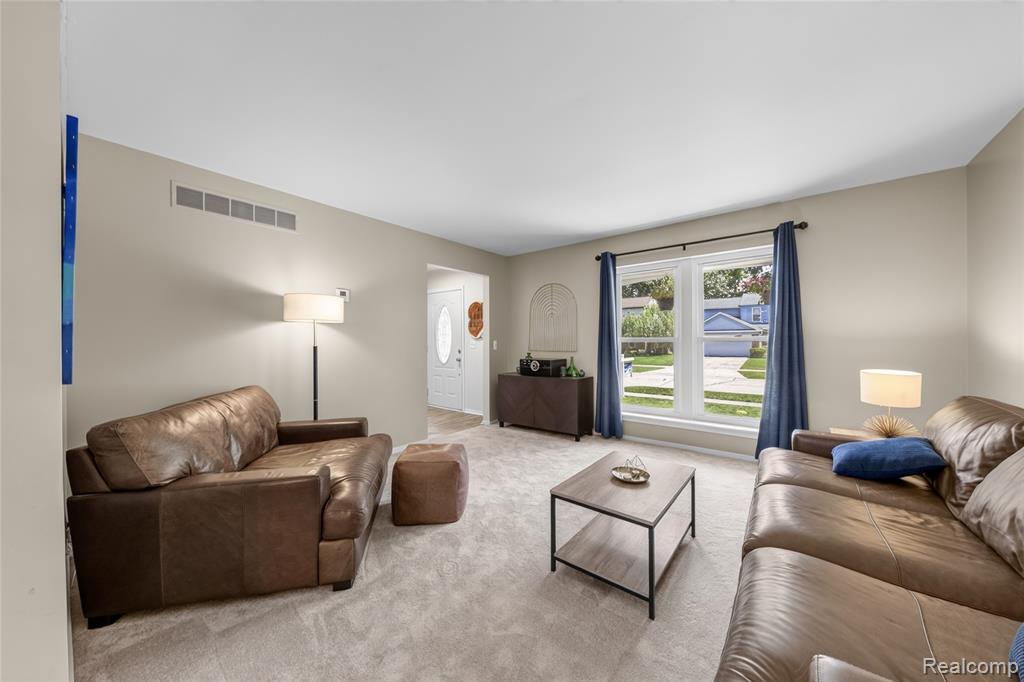 451 Lansdowne Drive, Westland, MI — Photo 8