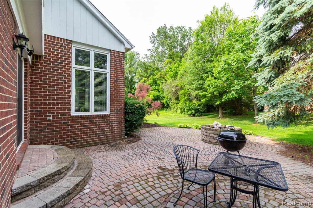 878 Dakota, Rochester Hills, MI 48307 — Photo 51
