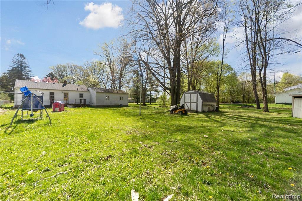 5407 Country Lane, Flint, MI 48506 — Photo 32