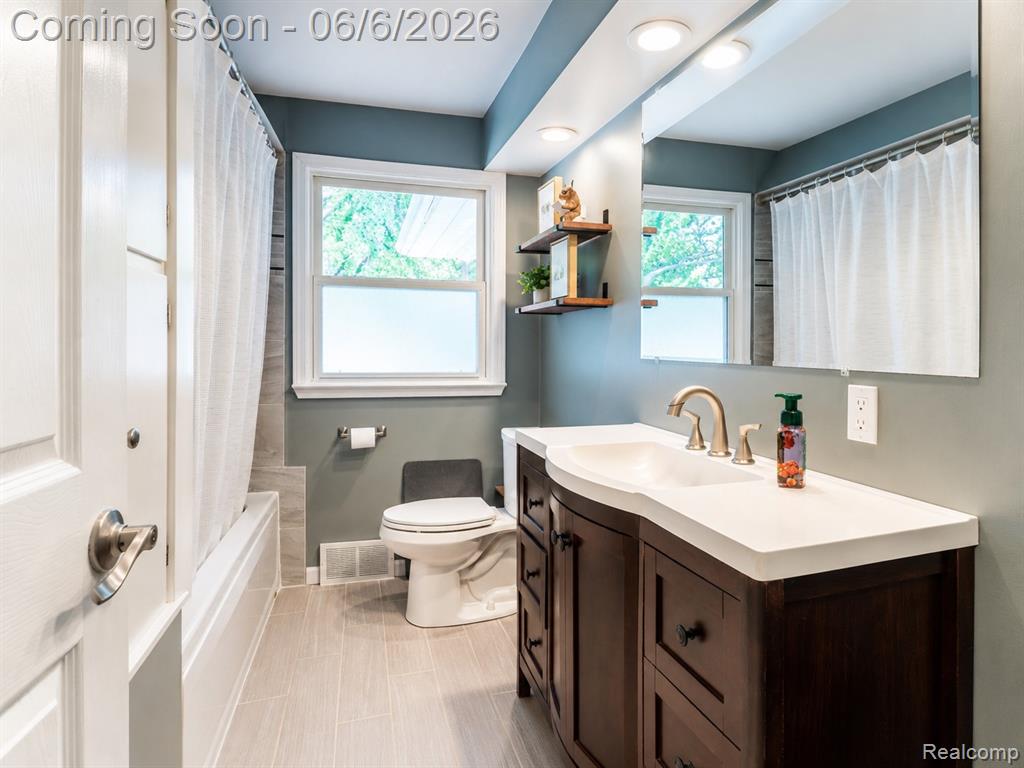 70 W Hamlin Road, Rochester Hills, MI 48307 — Photo 21