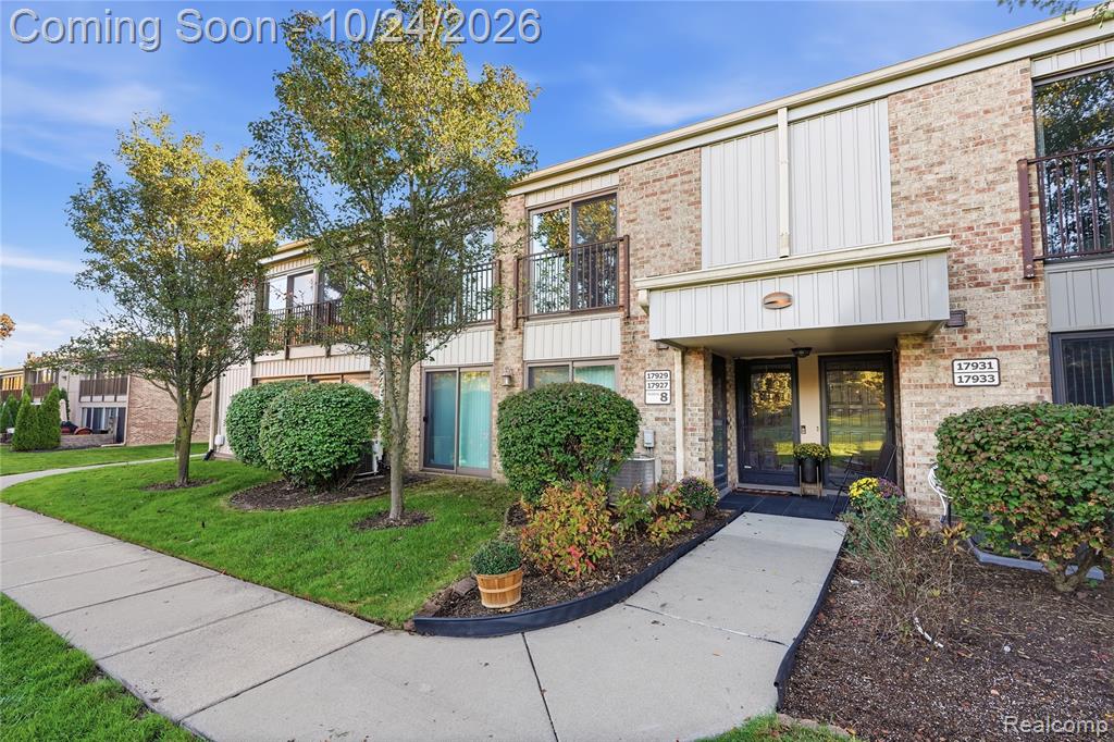 17929 University Park Drive, Livonia, MI 48152
