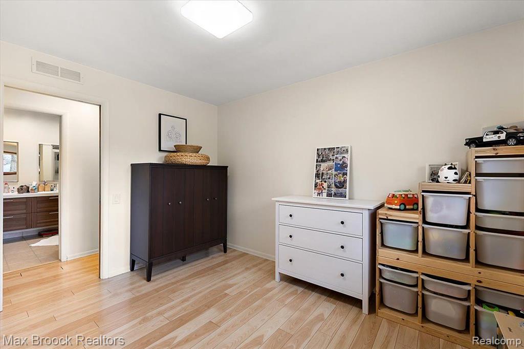 6606 VACHON Court, Bloomfield Hills, MI 48301 — Photo 17