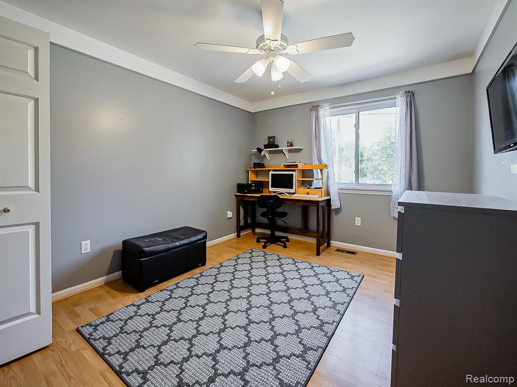 5374 Franklin Avenue, Trenton, MI 48183 — Photo 11