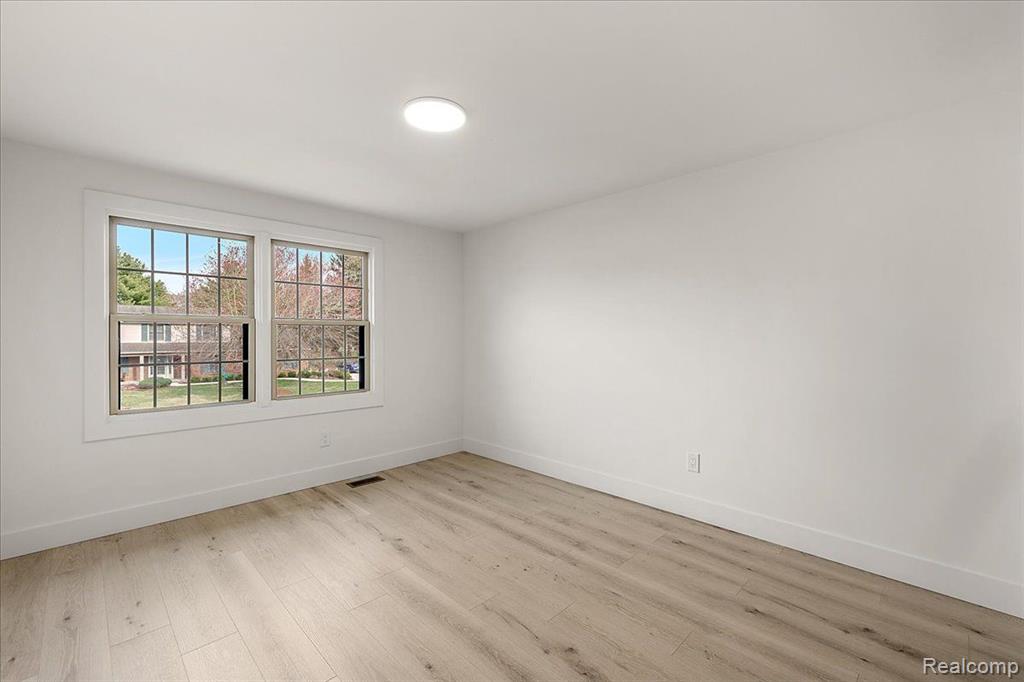 61561 N RIDGE Trail, Washington, MI — Photo 40