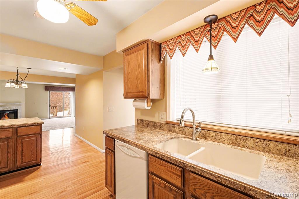 6824 Northcrest Way E, Clarkston, MI — Photo 12