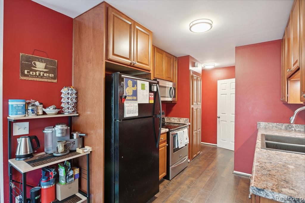 22040 EDGEWATER, Novi, MI — Photo 19