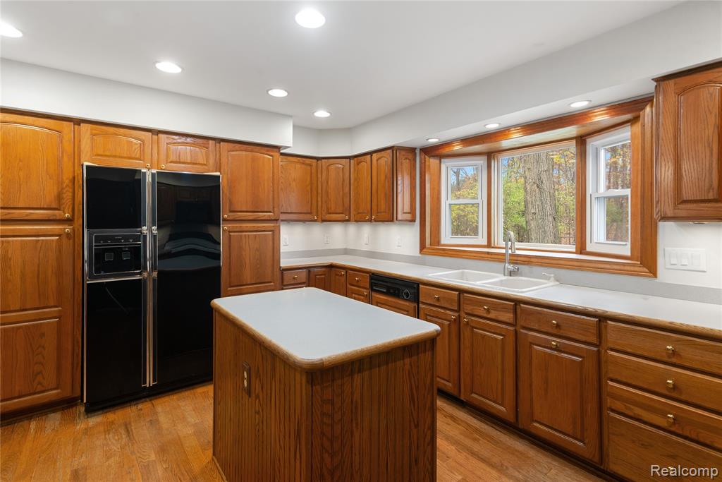 5023 Meadowbrook Drive, West Bloomfield, MI — Photo 8