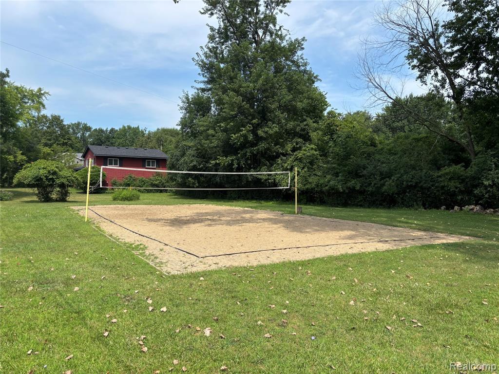 545 Woodbridge Circle, Waterford, MI 48327 — Photo 40