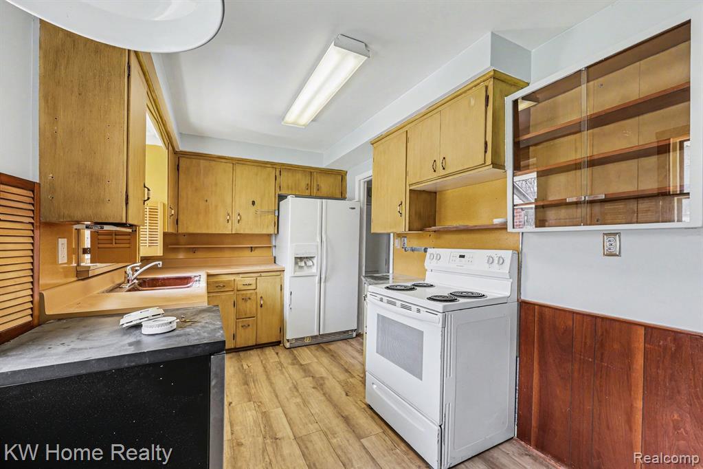 26932 W 6 Mile Road N, Redford, MI 48240 — Photo 9