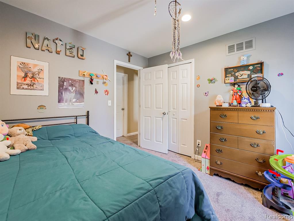 900 Surrey Heights, Westland, MI 48186 — Photo 15