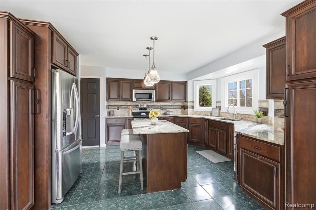 42739 Pond View Drive, Sterling Heights, MI 48314 — Photo 19