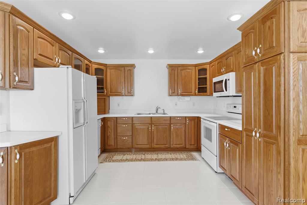 2363 Willowdale Drive, Burton, MI 48509 — Photo 7